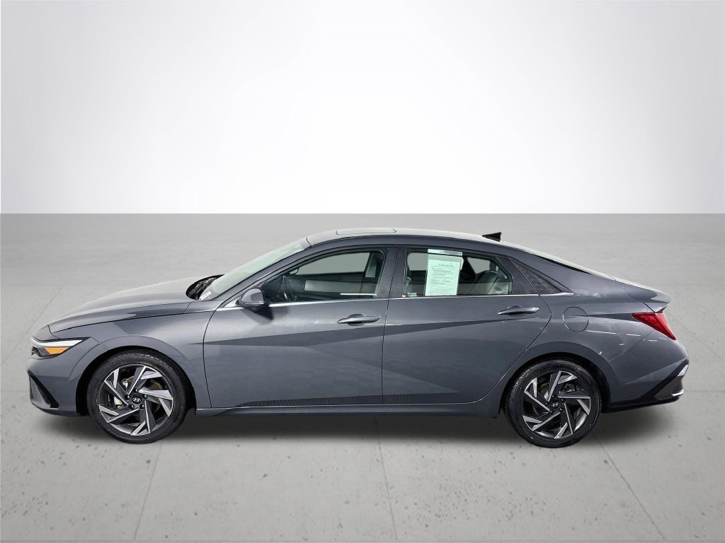 Used 2024 Hyundai Elantra Limited FWD image 9
