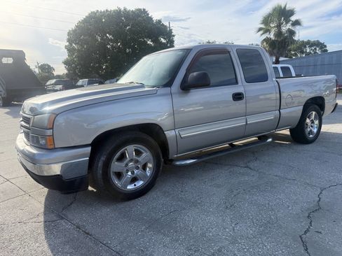 Used 2007 Chevrolet Silverado 1500 LT w/ Extended Cab Value Package RWD image 3