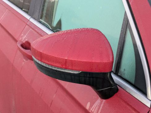 Used 2018 Volkswagen Tiguan SE image 12