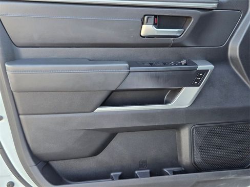 Used 2025 Toyota Sequoia Platinum image 11