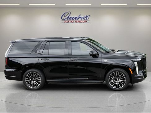 Used 2025 Cadillac Escalade Sport Platinum w/ LPO, Floor Liner Package AWD/4WD image 3