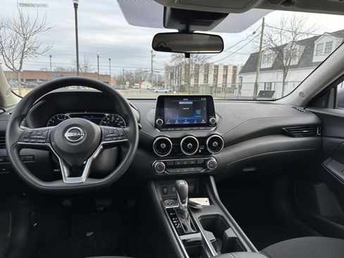 Used 2025 Nissan Sentra SV image 3