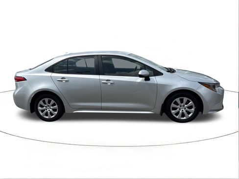 Used 2025 Toyota Corolla LE FWD image 2