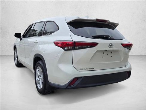 Used 2020 Toyota Highlander LE image 7
