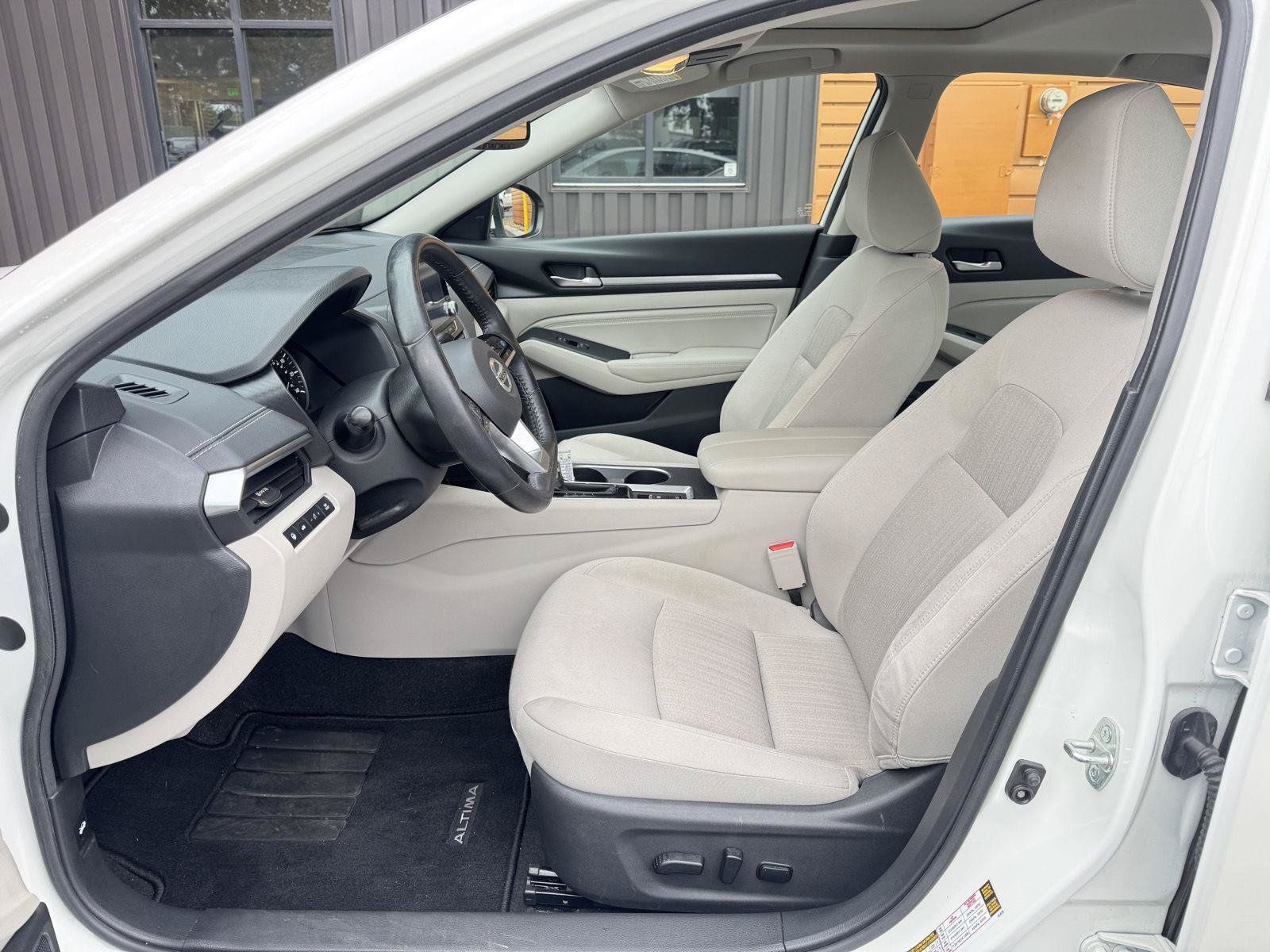 Used 2019 Nissan Altima 2.5 SV FWD image 12