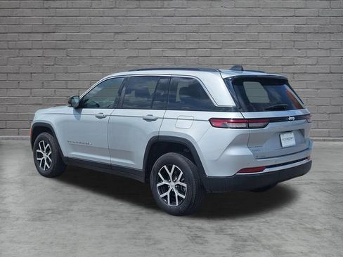 Used 2024 Jeep Grand Cherokee Limited AWD/4WD image 3