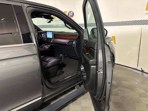 Used 2021 Lincoln Navigator Reserve AWD/4WD image 11
