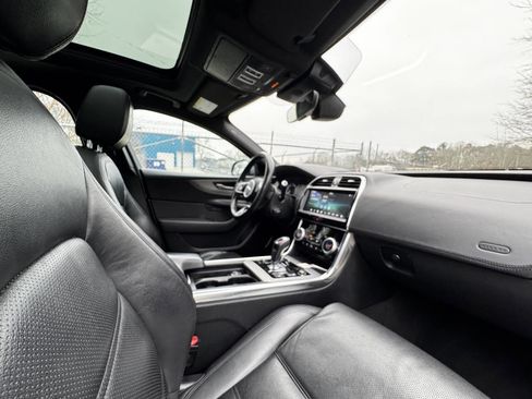Used 2020 Jaguar XE S image 15
