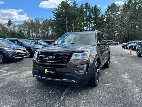 Used 2016 Ford Explorer XLT w/ Equipment Group 202A AWD/4WD image 5