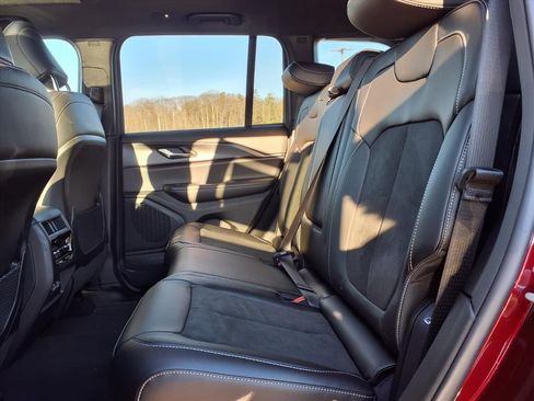 New 2025 Jeep Grand Cherokee Altitude image 8