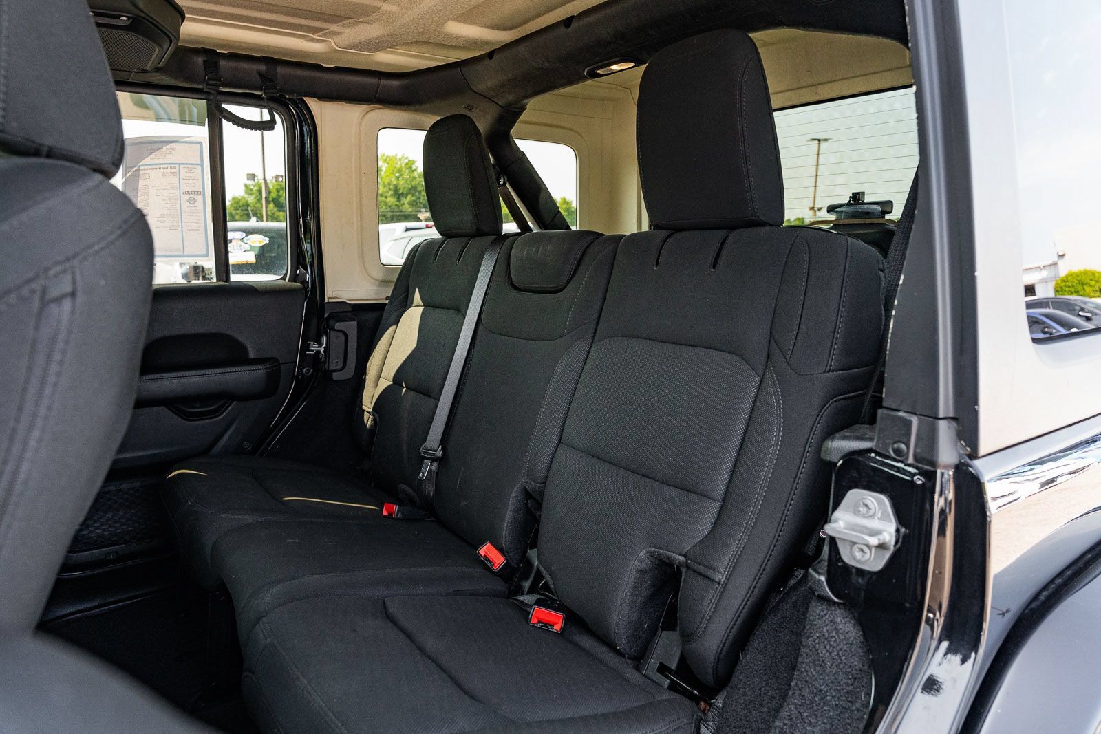 Used 2021 Jeep Wrangler Unlimited Sahara AWD/4WD image 21