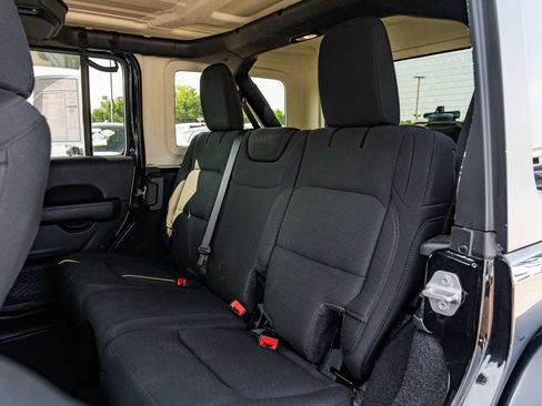 Used 2021 Jeep Wrangler Unlimited Sahara AWD/4WD image 21