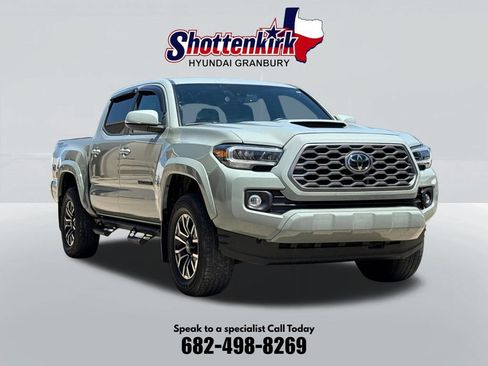Used 2023 Toyota Tacoma TRD Sport w/ Technology Package RWD image 3