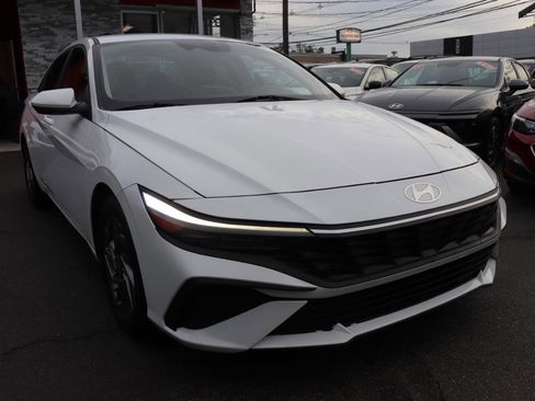 Used 2024 Hyundai Elantra SEL FWD image 7