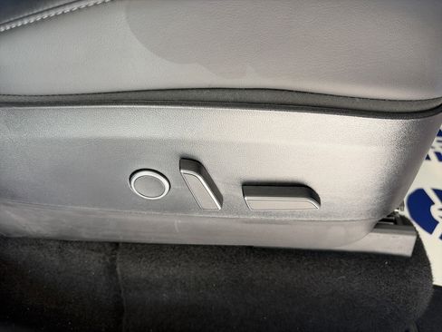 Used 2021 Tesla Model Y Performance image 33
