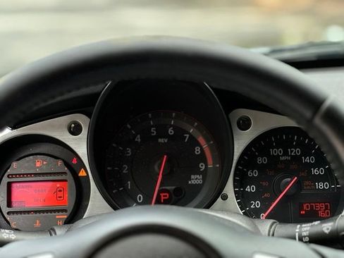 Used 2015 Nissan 370Z Coupe RWD image 22