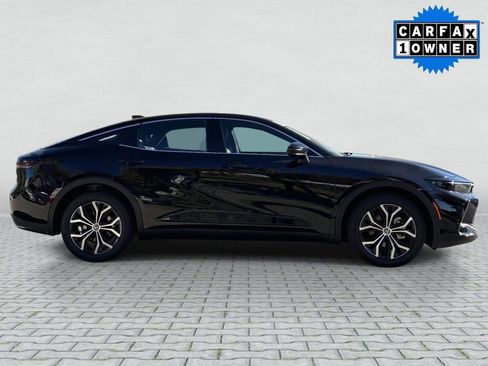 Certified 2025 Toyota Crown XLE image 8