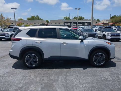 Used 2024 Nissan Rogue SV FWD image 5