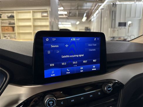 Used 2020 Ford Escape SE image 12