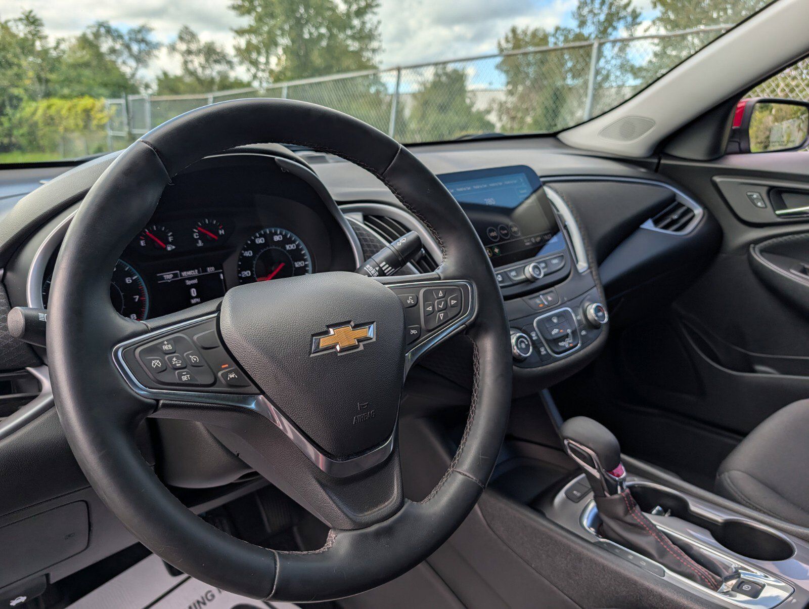 Used 2025 Chevrolet Malibu RS FWD image 24