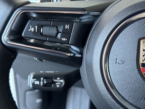 Used 2025 Porsche Macan image 27
