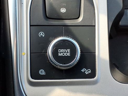 Used 2024 Ford Explorer XLT w/ Equipment Group 202A AWD/4WD image 19