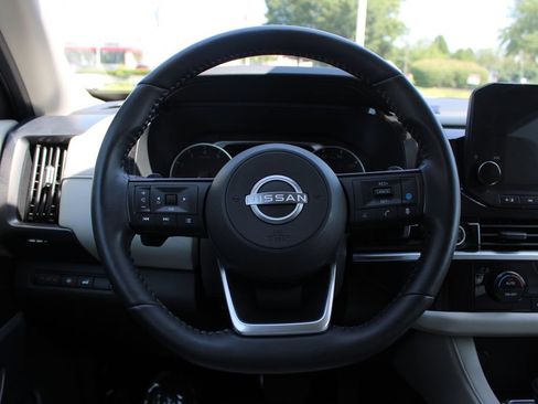 Used 2022 Nissan Pathfinder SL AWD/4WD image 15