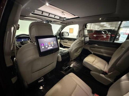 Used 2022 Jeep Wagoneer Series III w/ Premium Group I AWD/4WD image 32