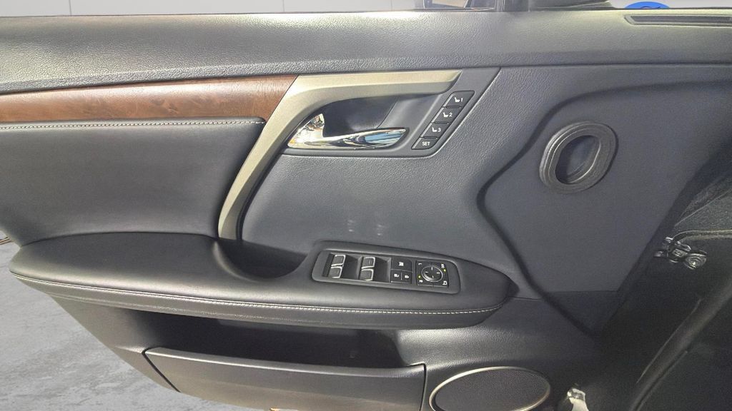 Used 2022 Lexus RX 350L FWD w/ Premium Package image 26