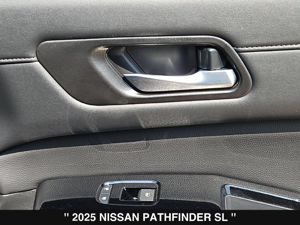 Used 2025 Nissan Pathfinder SL FWD image 32