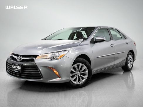 Used 2017 Toyota Camry LE FWD image 1
