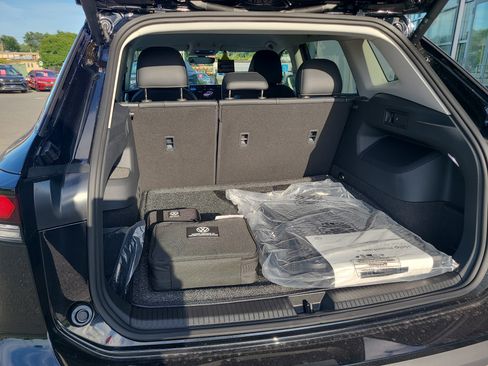 New 2025 Volkswagen Tiguan SE AWD/4WD image 15