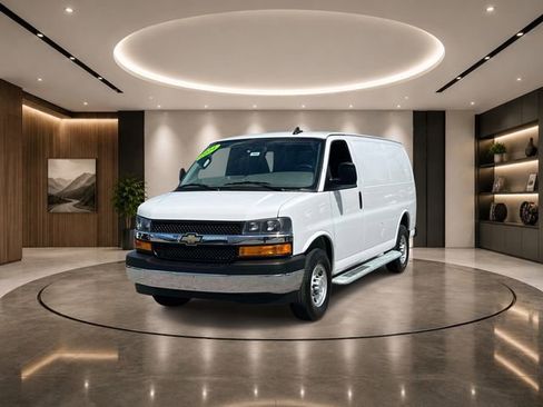Used 2024 Chevrolet Express 2500 w/ Driver Convenience Package RWD image 4