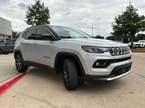 Used 2025 Jeep Compass Limited AWD/4WD image 4