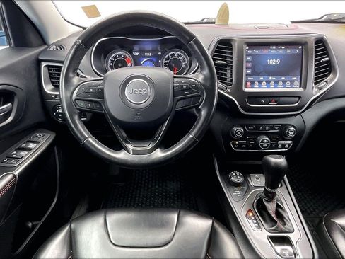 Used 2019 Jeep Cherokee Trailhawk w/ Cold Weather Group AWD/4WD image 4