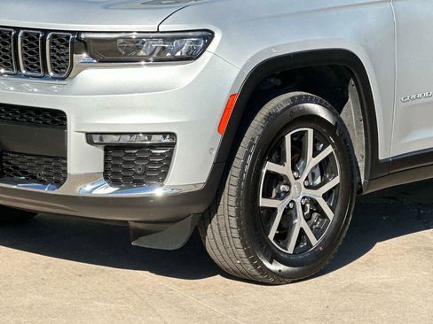 Used 2024 Jeep Grand Cherokee L Limited w/ Luxury Tech Group II image 8