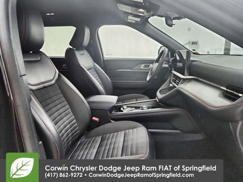 Used 2025 Ford Explorer ST-Line image 34