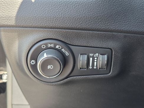 Used 2020 Jeep Compass Latitude AWD/4WD image 17