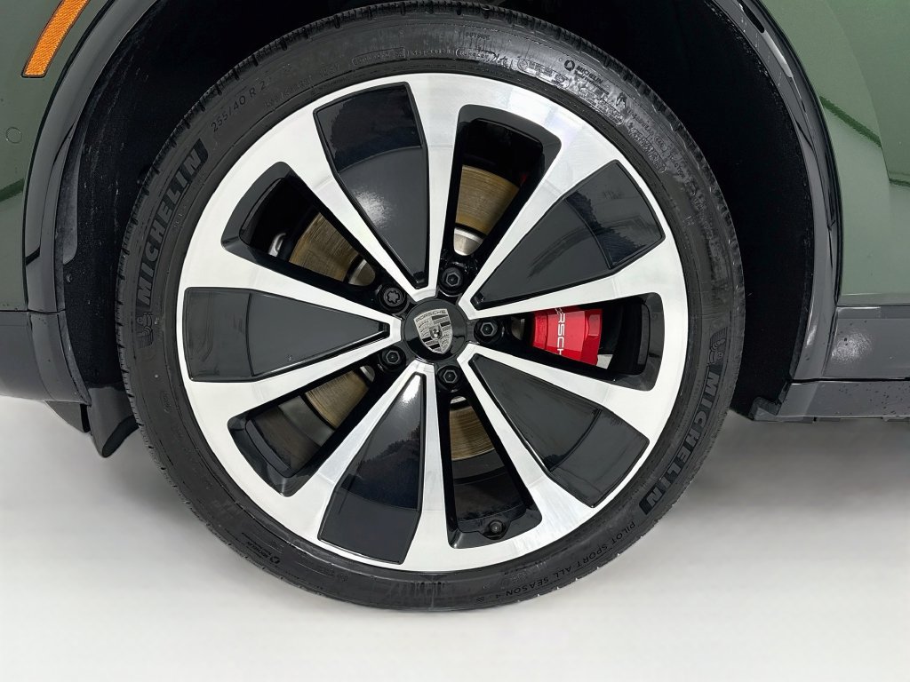 Certified 2024 Porsche Macan Turbo Electric AWD/4WD image 11