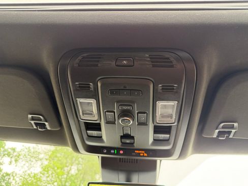 Used 2023 GMC Yukon Denali Ultimate AWD/4WD image 21