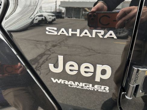 Used 2022 Jeep Wrangler Unlimited Sahara w/ Cold Weather Group image 9