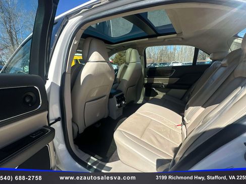 Used 2017 Lincoln Continental Reserve image 22