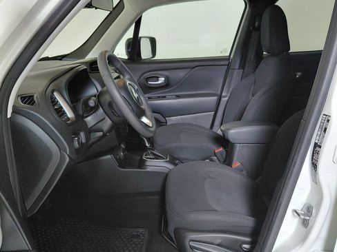 Certified 2023 Jeep Renegade Latitude AWD/4WD image 10