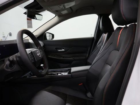 New 2026 Nissan Sentra SR w/ SR Premium Package FWD image 11
