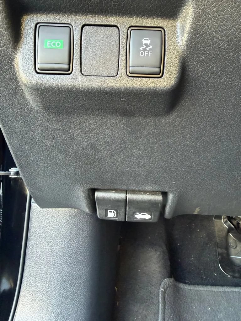 Used 2019 Nissan Sentra SV w/ Special Edition Package FWD image 14