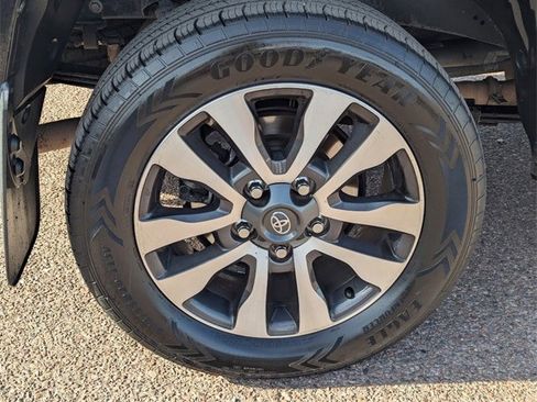 Used 2021 Toyota Tundra Limited w/ Limited Premium Package image 10