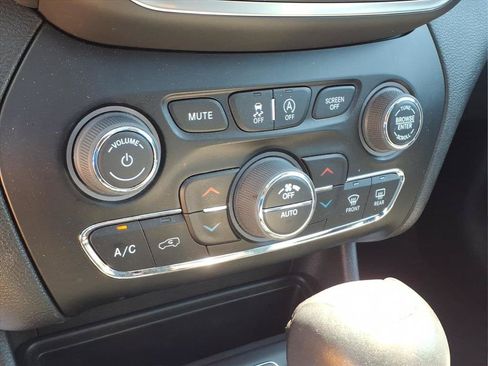 Used 2023 Jeep Cherokee Altitude Lux w/ Lux Elite Package AWD/4WD image 8