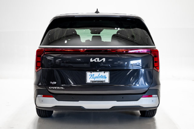 Used 2025 Kia Carnival FWD image 34