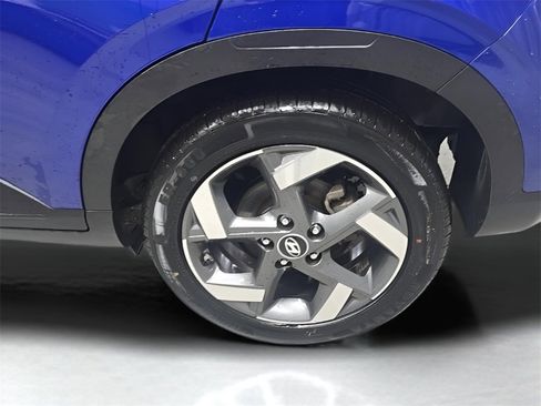 Used 2024 Hyundai Venue SEL image 29