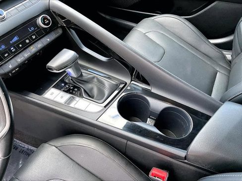 Used 2023 Hyundai Elantra Limited w/ Preferred Accessory Package image 15